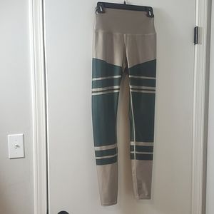 ALO Yoga Airlift Legging perfect for Fall!